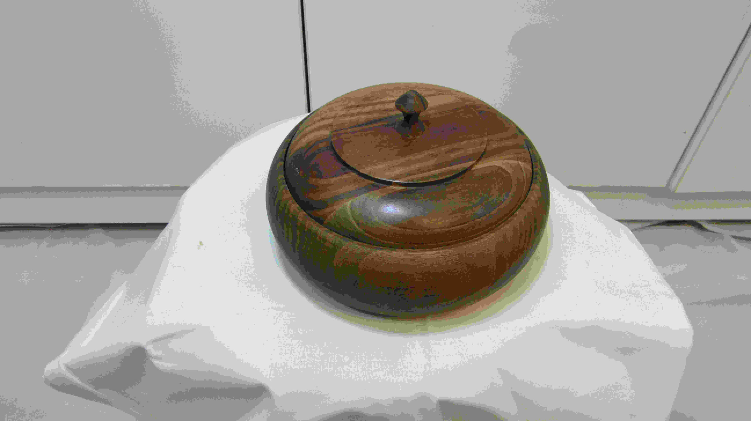 شکلات خوری درب دار طرح ونوس گرد - تصویر 4